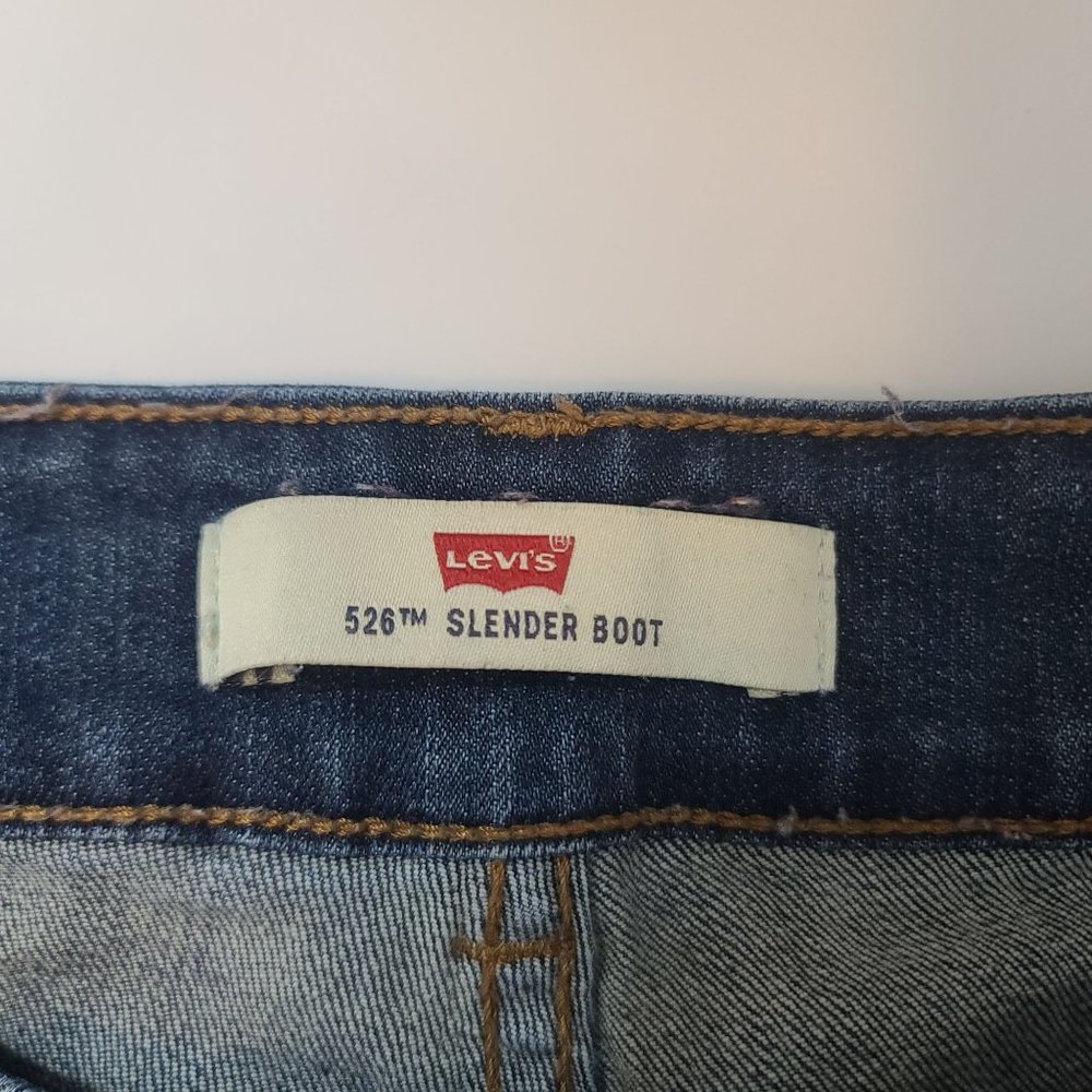 Levis 526 Blue Jeans Womens Sz 6 Slender Boot Cut Medium Wash Work Western Rodeo - Picture 3 of 12